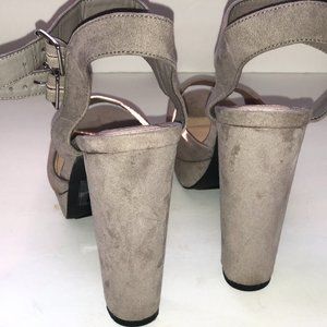 Cute Gray Forever 21 platform heel sandal